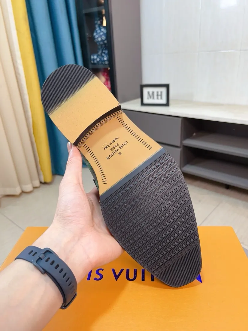 Ex-factory price 720🌹🌹High version [LV] Louis Vuitton's popular casual leather shoes🎖Fashionable and elegant🎖🎖Material: Original imported open-edge beaded cowhide, washed cowhide leather lining, original open-molded rubber outsole, high-end and classy, ​​elegant quality, instantly transforming into a handsome man ❤❤Standard\nNumber: 38-44